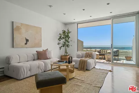6 Voyage St #204, Marina Del Rey, CA 90292