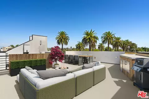 11900 Washington Pl, Los Angeles, CA 90066