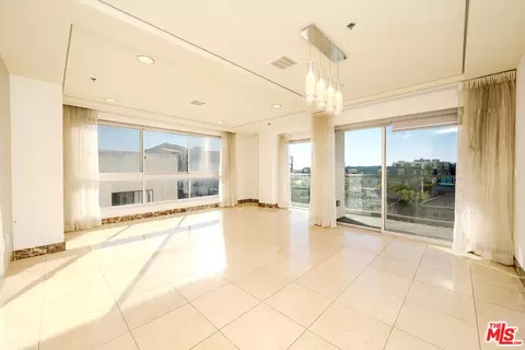 702 S Serrano Ave #501, Los Angeles, CA 90005
