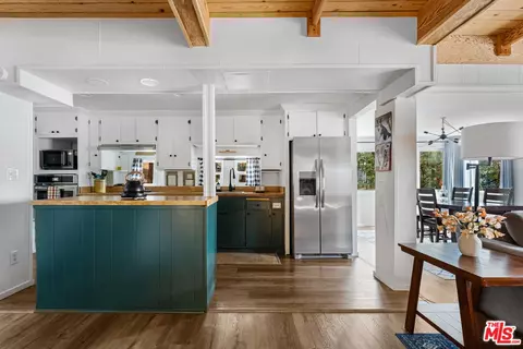 2595 Sunset Dr, Running Springs, CA 92382