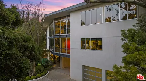 2207 Bowmont Dr, Beverly Hills, CA 90210
