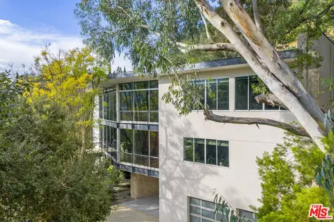 2207 Bowmont Dr, Beverly Hills, CA 90210