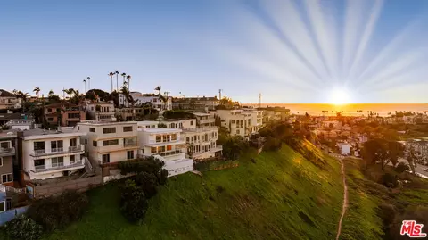 8124 NW Billowvista Dr, Playa Del Rey, CA 90293