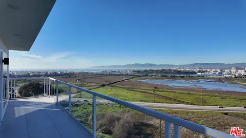 8124 NW Billowvista Dr, Playa Del Rey, CA 90293