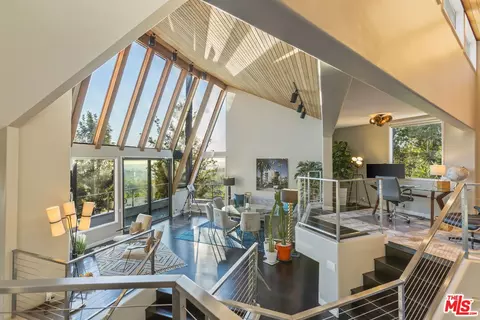 5682 Spreading Oak Dr, Los Angeles, CA 90068