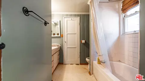 Bath - 23876 Crest Forest Dr, Crestline, CA 92325 photo 1 of 5