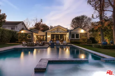 5938 Jumilla Ave, Woodland Hills, CA 91367