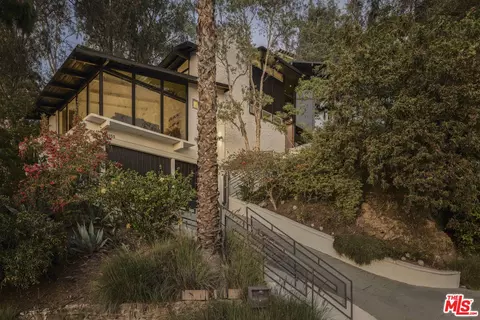 2055 N Gramercy, Los Angeles, CA 90068