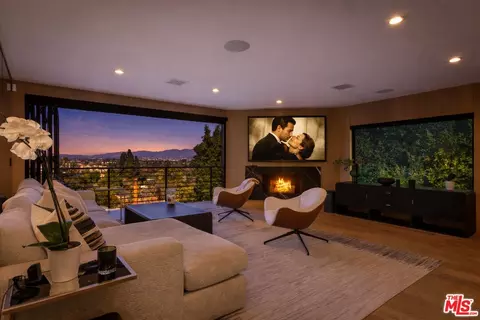 3914 Fredonia Dr, Los Angeles, CA 90068