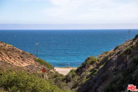 View/Area - 9950 Cotharin Rd, Malibu, CA 90265 photo 7 of 10