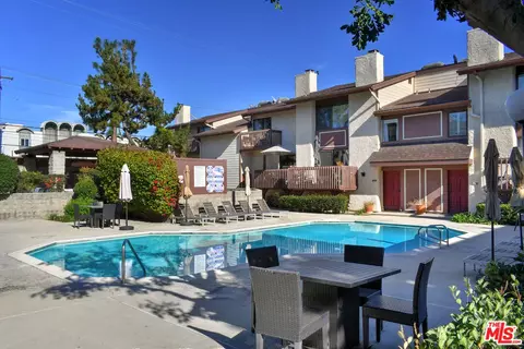 13942 Oxnard St, Valley Glen, CA 91401