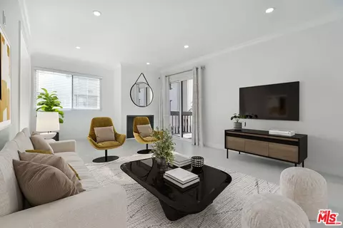 13942 Oxnard St, Valley Glen, CA 91401