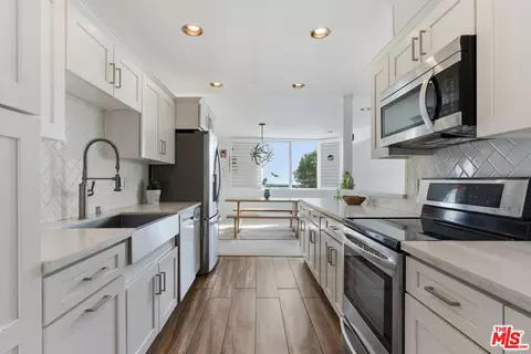 2385 Roscomare Rd #E17, Los Angeles, CA 90077