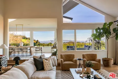 12047 Summit Cir, Beverly Hills, CA 90210