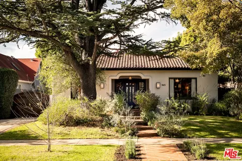 945 S Muirfield Rd, Los Angeles, CA 90019