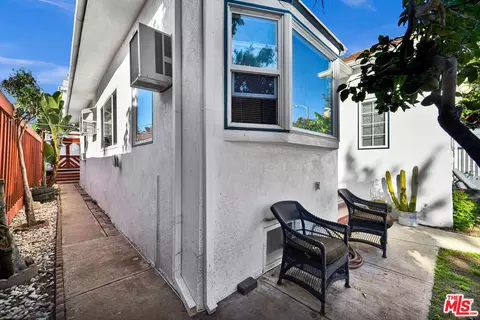 Exterior - 615 Sunset Ave, Venice, CA 90291 photo 3 of 13