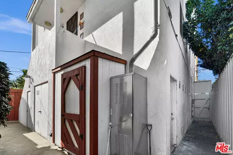 Exterior - 615 Sunset Ave, Venice, CA 90291 photo 7 of 13