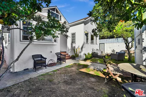 Exterior - 615 Sunset Ave, Venice, CA 90291 photo 10 of 13