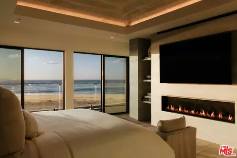 Bedroom - 3000 Sandy Ln, Del Mar, CA 92014 photo 2 of 3