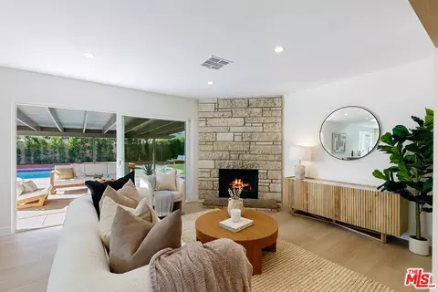 8915 Odessa Ave, North Hills, CA 91343