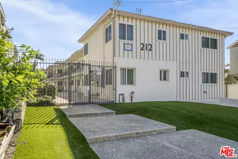 212 E Tamarack Ave, Inglewood, CA 90301