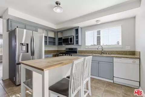 Kitchen - 8672 Oak Dr, Rancho Cucamonga, CA 91730 photo 2 of 2