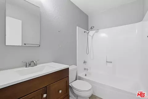 Bath - 8672 Oak Dr, Rancho Cucamonga, CA 91730 photo 2 of 2