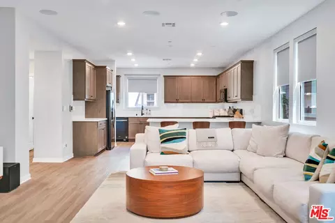 515 Daniel Freeman Cir, Inglewood, CA 90301