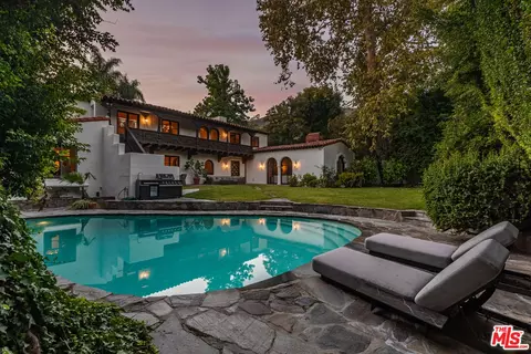 1851 Outpost Dr, Los Angeles, CA 90068