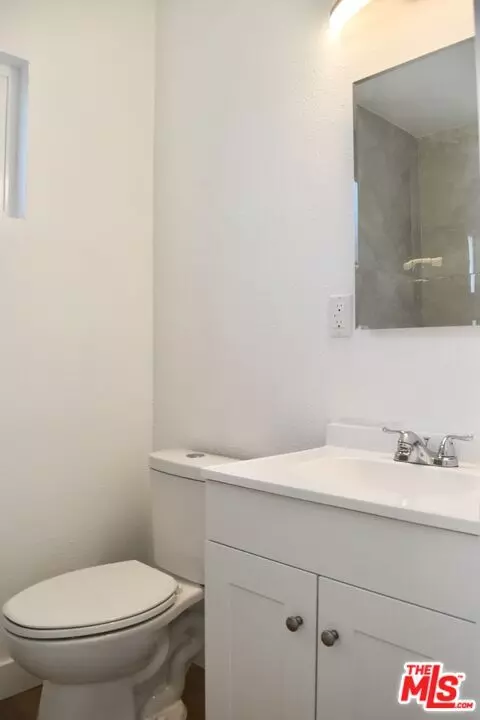 Bath - 43640 Foxton Ave, Lancaster, CA 93535 photo 2 of 2