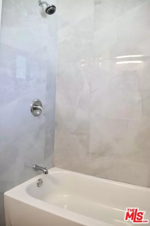 Bath - 43640 Foxton Ave, Lancaster, CA 93535 photo 1 of 2