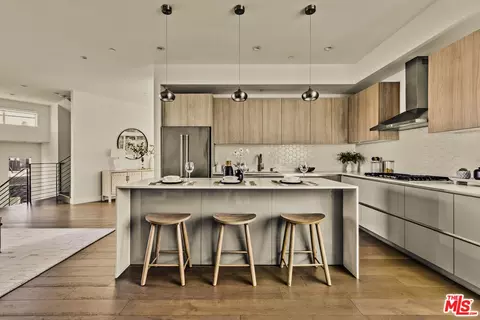 3109 S Dakota Dr, Los Angeles, CA 90034