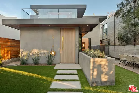 738 Palms Blvd, Venice, CA 90291