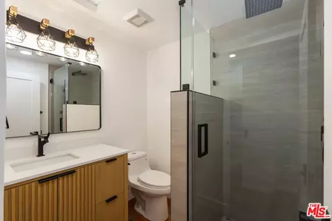 Bath - 1881 Hackett Ave, Long Beach, CA 90815 photo 1 of 3
