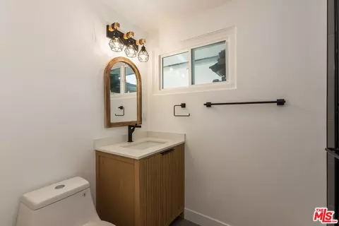 Bath - 1881 Hackett Ave, Long Beach, CA 90815 photo 3 of 3