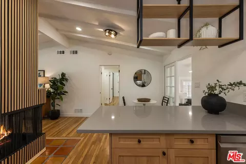 Entry Way - 1881 Hackett Ave, Long Beach, CA 90815 photo 3 of 5