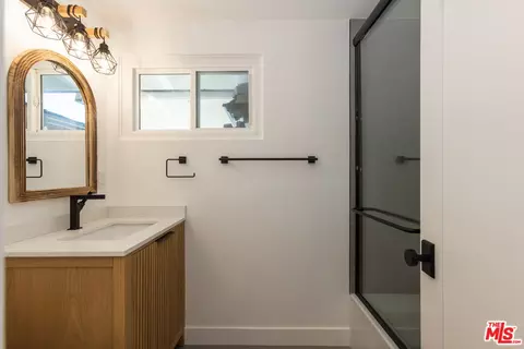 Bath - 1881 Hackett Ave, Long Beach, CA 90815 photo 2 of 3