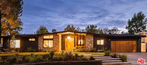 5625 Wilhelmina Ave, Woodland Hills, CA 91367