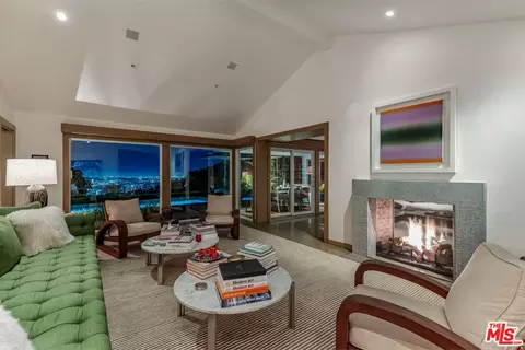 8814 Pinto Pl, Los Angeles, CA 90069
