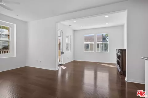 Living - 3265 Moss Landing Blvd, Oxnard, CA 93036 photo 2 of 4