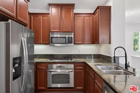 Kitchen - 3265 Moss Landing Blvd, Oxnard, CA 93036 photo 3 of 4