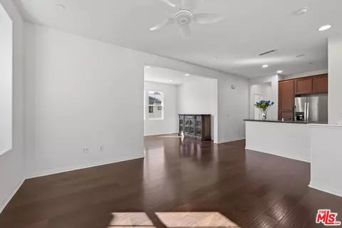 Living - 3265 Moss Landing Blvd, Oxnard, CA 93036 photo 3 of 4