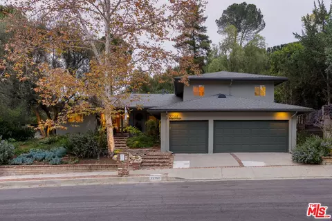 22781 Flamingo St, Woodland Hills, CA 91364