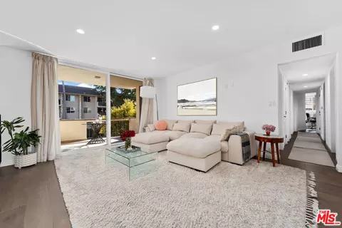 11970 Montana Ave #207, Los Angeles, CA 90049