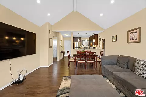 2507 E 15th St #305, Long Beach, CA 90804