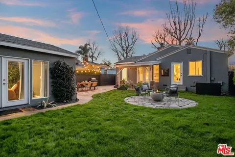 5652 Bevis Ave, Sherman Oaks, CA 91411