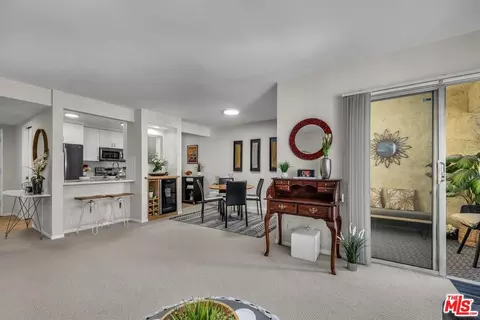 6275 Canterbury Dr #302, Culver City, CA 90230