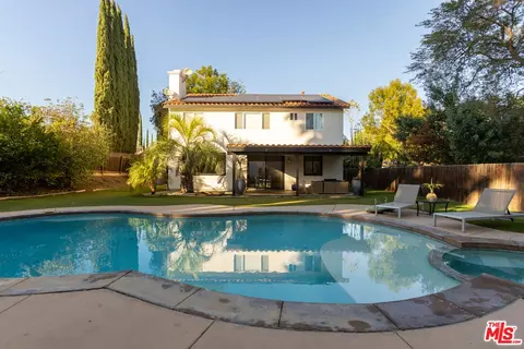 18404 Arminta St, Reseda, CA 91335