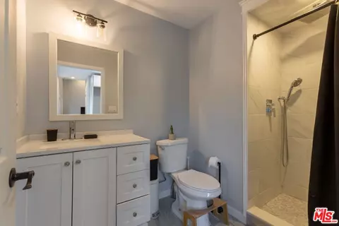 18404 Arminta St, Reseda, CA 91335 photo 31
