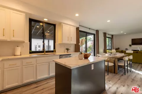 18404 Arminta St, Reseda, CA 91335 photo 9